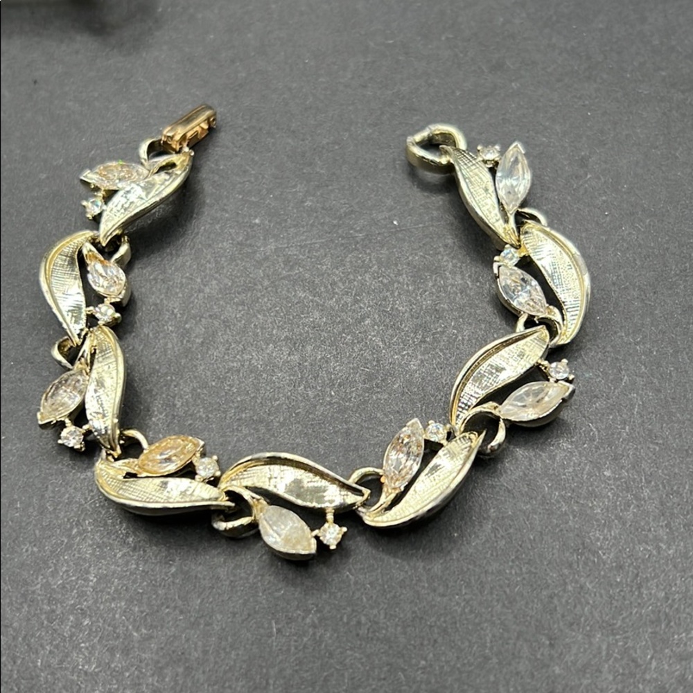 Vintage Lisner rhinestone bracelet
